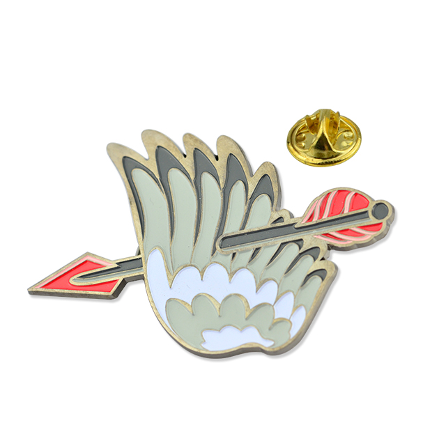 China Customized Logo Metal Badges Soft Hard Enamel Pin
